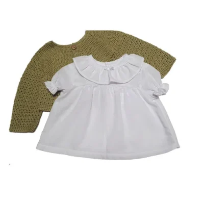 blusa blanca de bebe
