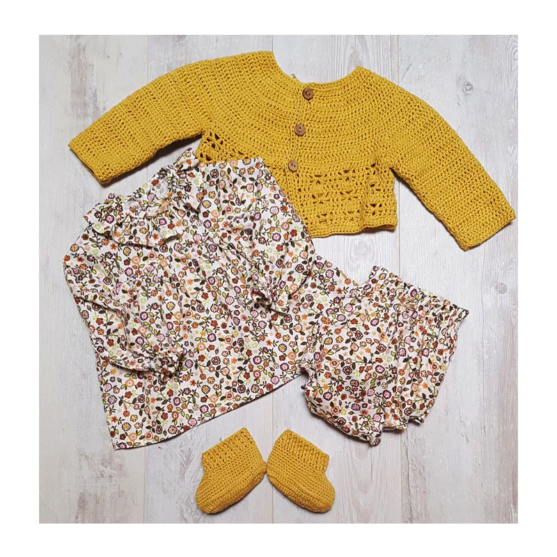 conjunto mostaza bebe flores