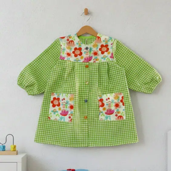 bata escolar verde