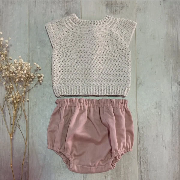 conjunto bebe punto y cubrepañal rosa