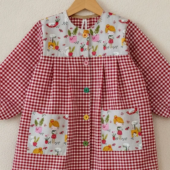 bata roja colegio paulina